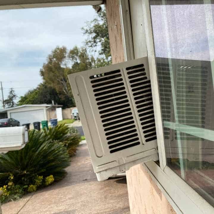 Do a Window Air Conditioner Pull Air From Outside?