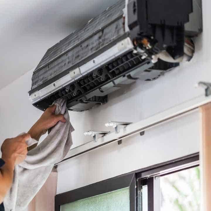 Cleaning wall air conditioner